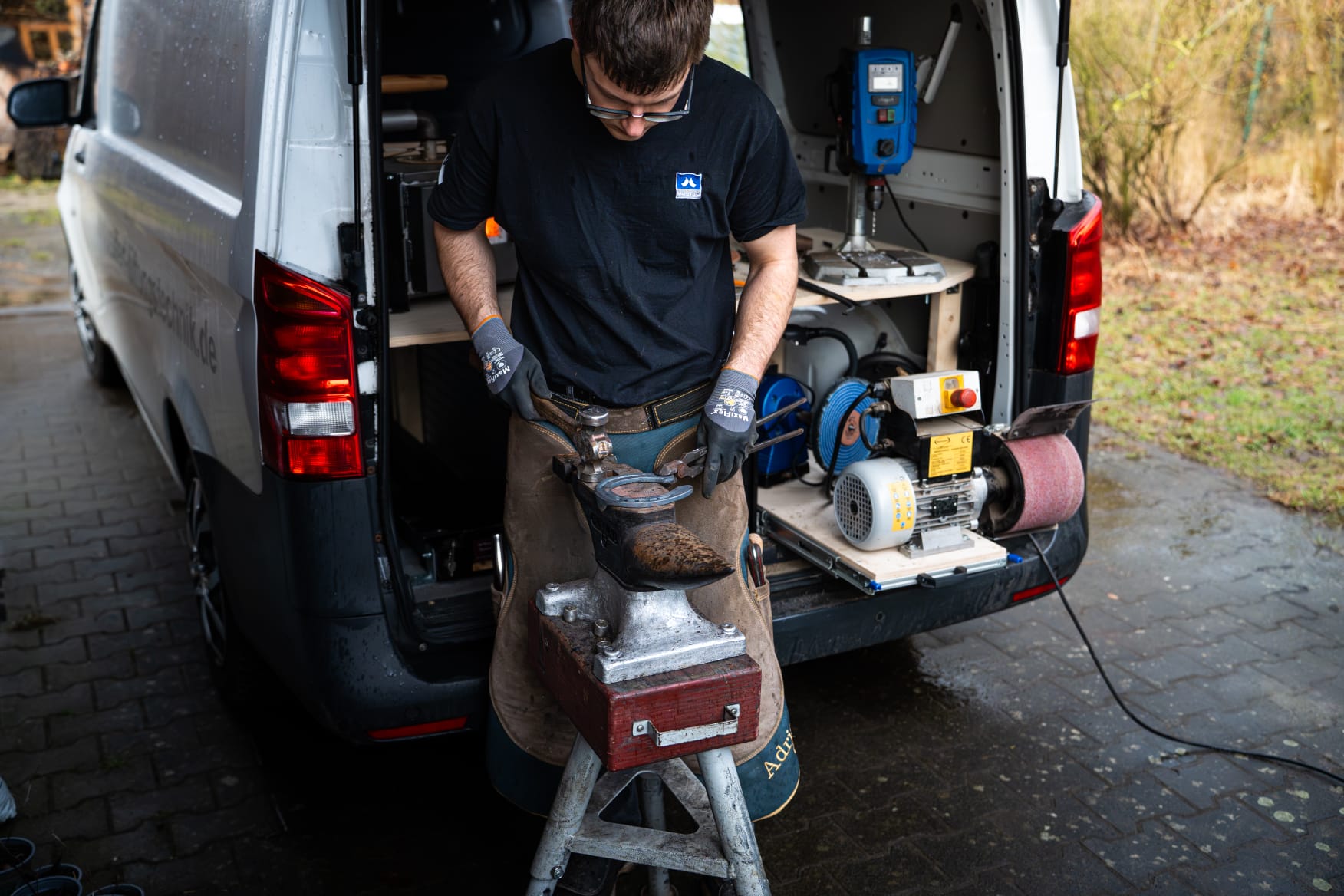 Haltung des Hufes bei der Arbeit